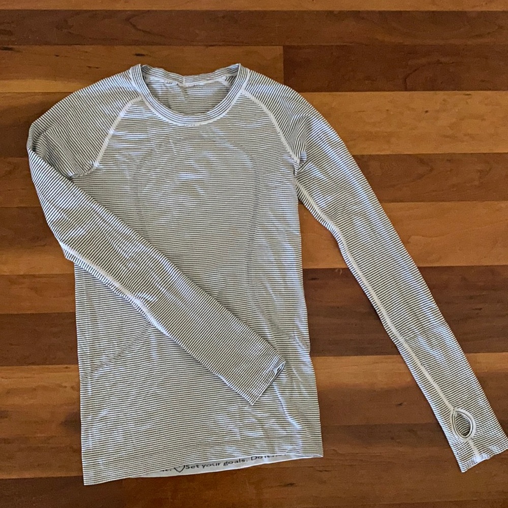 Long sleeve lulu lemon shirt